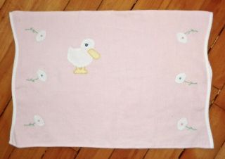 VINTAGE 2 PC CHILD ' S DOLL BED COVER & PILLOWCASE PINK WITH APPLIQUÉD DUCK & BABY 6