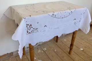 Vintage Stunning Hand Embroidered Cut Work White Linen Tablecloth 2