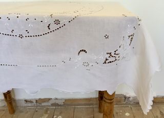Vintage Stunning Hand Embroidered Cut Work White Linen Tablecloth 4