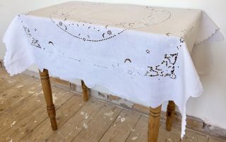 Vintage Stunning Hand Embroidered Cut Work White Linen Tablecloth 5