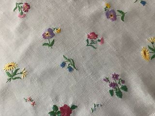 Gorgeous Vintage Linen Hand Embroidered Tablecloth Individual Florals