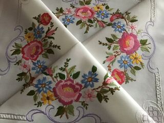 GORGEOUS VINTAGE HAND EMBROIDERED TABLECLOTH FLORALS 5