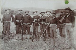 ANTIQUE MOUNTED PHOTO SPANISH AMERICAN WAR SOLDIERS w/ RIFLES SAN ANTONIO TEXAS 3