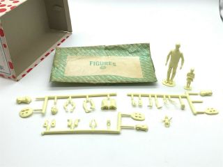 Rare Marx Doll House Family Figures Model Kit