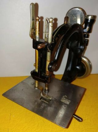 ANTIQUE VTG WILLCOX AND GIBBS SEWING MACHINE 3