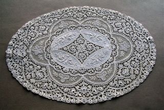 Fabulous Vintage Normandy Lace Tray Cover Oval 13 3/4” X 9 3/4”