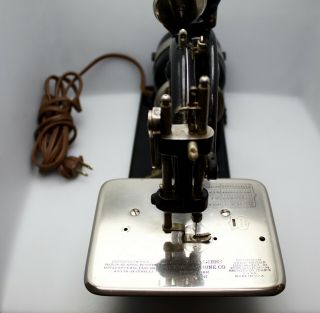 Antique Willcox and Gibbs Sewing Machine w/ Foot Floor Control 4