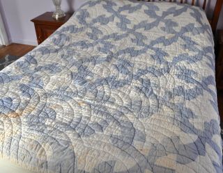 Vintage Quilt - Blue and White Drunkard ' s Path 70 