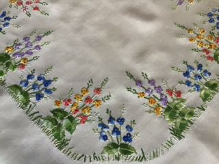 GORGEOUS VINTAGE IRISH LINEN HAND EMBROIDERED TABLECLOTH PRETTY FLORAL CIRCLE 3