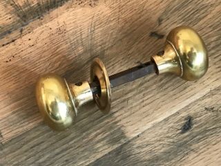 A Victorian Solid Brass Door Handles Knobs Back Plate Spindle Screws A7