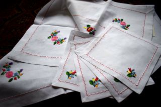 Vintage Hungarian Kalocsa Hand Embroidered Tablechlot,  4napkin / Certified