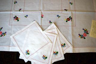 Vintage Hungarian KALOCSA Hand Embroidered Tablechlot,  4napkin / certified 5