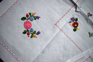 Vintage Hungarian KALOCSA Hand Embroidered Tablechlot,  4napkin / certified 6