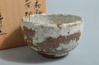T5943: Japanese Shino - Ware White Glaze Tea Bowl Green Tea Tool W/signed Box