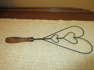 Primitive Twisted Wire Rug Carpet Beater Triple Heart Design Wooden Handle 14 