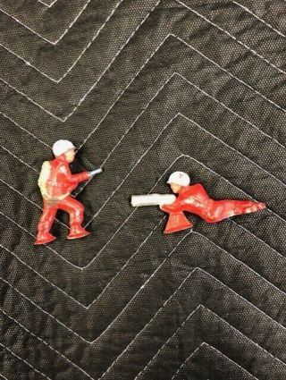 Vintage Barclay toys soldiers dressed in RED. 2