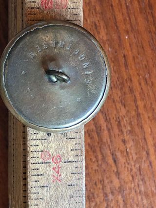 Antique metal Button eingetragen holly leaves 4