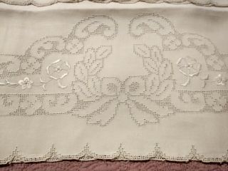 2 Gorgeous Vintage Or Antique Madeira Floral Bow Embroidered Linen Pillowcases