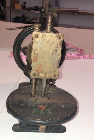 ANTIQUE EARLY HANDCRANK SEWING MACHINE Stenciled Quality Design Museum Find 8