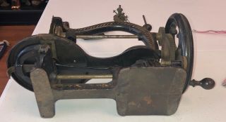 ANTIQUE EARLY HANDCRANK SEWING MACHINE Stenciled Quality Design Museum Find 9