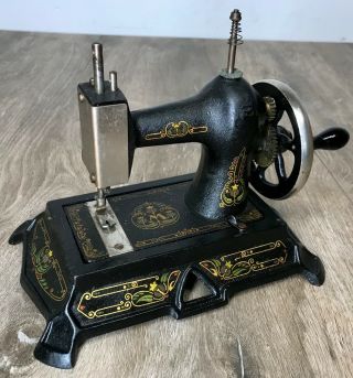 F W Muller 19 Child Sewing Machine Hand Crank Cast Iron Antique Made In Germany