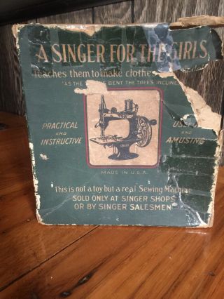 Singer Cast Iron Mini Sewing Machine Child Salesman Sample with Box 2