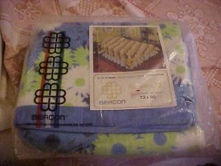 Beacon " Suzanne 72 " Blanket; Package,  Blue & Green Daisies