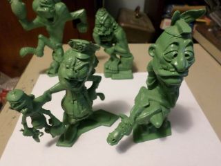 4 Vintage 1963 Louis Marx Nutty Mads Green Figures End Zone Hogan Indian Chief 4