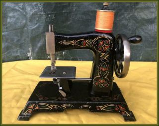 RARE ANTIQUE MULLER MODEL 10 LOOPER CHAIN STITCH TOY HAND CRANK SEWING MACHINE 4