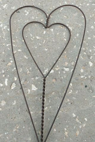Primitive Wire Heart Shape Rug Beater Vintage 25 - 3/4 Inch Long Wood Handle 3