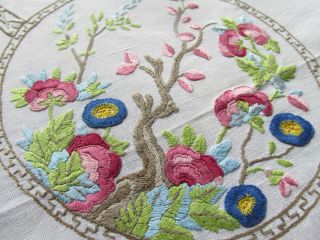 Vintage Hand Embroidered Linen Tree of Life Tablecloth 41 