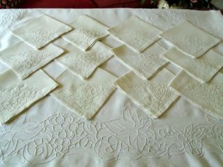 Exceptional Vintage Hand Embroidered Lg.  Linen Tablecloth 12 Napkins 2.  4 X 1.  65 M
