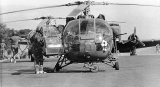 Rhodesian Bush War Photo Fireforce Loading On Alouette Helos Rhodesia / 8027