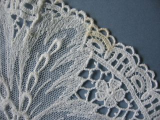 ANTIQUE SET OF 6 LACE DOILIES/TABLE MATS EARLY 1900 ' s 7
