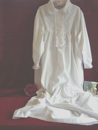 Antique/vintage Nightgown Broderie Anglaise & Lace Trim.