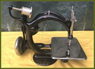 CUTE LIL OLD WILLCOX & GIBBS AUTOMATIC ANTIQUE SEWING MACHINE 6