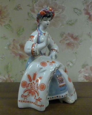 Ukrainian Girl Embroideress In Folk Clothes Russian Porcelain Figurine 8744u