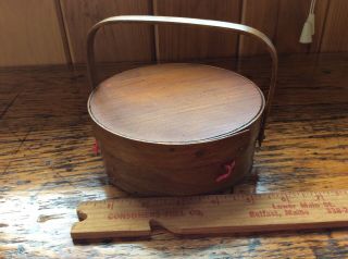Antique Shaker Sewing Box With Sewing Implements