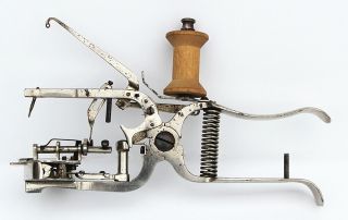 Antique American Hand miniature lock - stitch sewing machine 1884 2