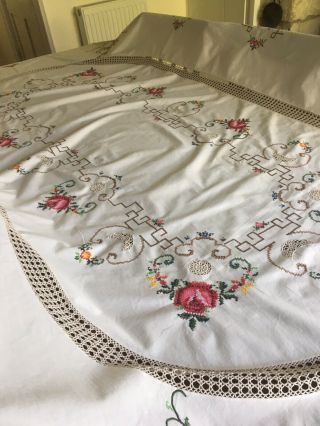 LARGE VINTAGE CROSS STITCH AND CROCHET TABLECLOTH 8 Ft X 6 Ft 2