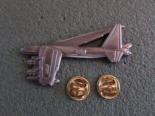 U.  S MILITARY B - 52 STRATOFORTRESS BOMBER PLANE HAT PIN BADGE DOUBLE CLUTCH BACK 4
