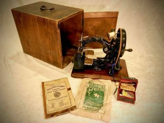 ANTIQUE VINTAGE OLD WILLCOX & GIBBS HANDCRANK SEWING MACHINE,  CIRCA 1985 2