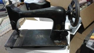 Antique 1897 Siinger Treadle Sewing Machine Head W/bobbin And Shuttle