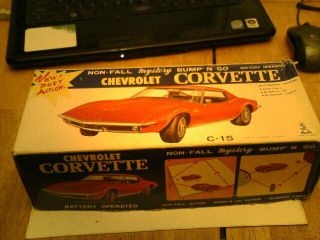Vintage Taiyo Tin Battery Operated Chevy Corvette Mystery Bump Ang Go.  Looks Supe