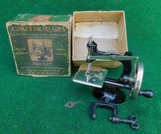 Singer Model 20 Toy Sewing Machine 1st Model W/ 4 Spoke Wheel Antique 1910 - 1914