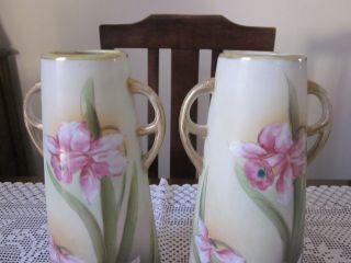 ANTIQUE I E & C CO JAPAN HAND PAINTED DAFFODILS MANTLE VASES 3