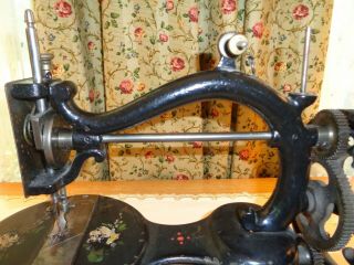 1868 ANTIQUE GOLD MEDAL SEWING MACHINE CO.  CAST IRON SEWING MACHINE - TOLE FLOWERS 2