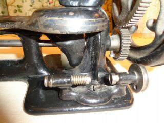1868 ANTIQUE GOLD MEDAL SEWING MACHINE CO.  CAST IRON SEWING MACHINE - TOLE FLOWERS 4