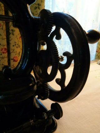 1868 ANTIQUE GOLD MEDAL SEWING MACHINE CO.  CAST IRON SEWING MACHINE - TOLE FLOWERS 5