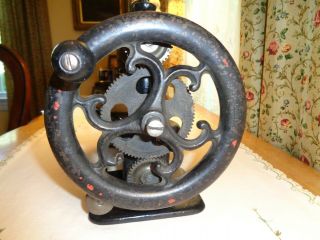 1868 ANTIQUE GOLD MEDAL SEWING MACHINE CO.  CAST IRON SEWING MACHINE - TOLE FLOWERS 6